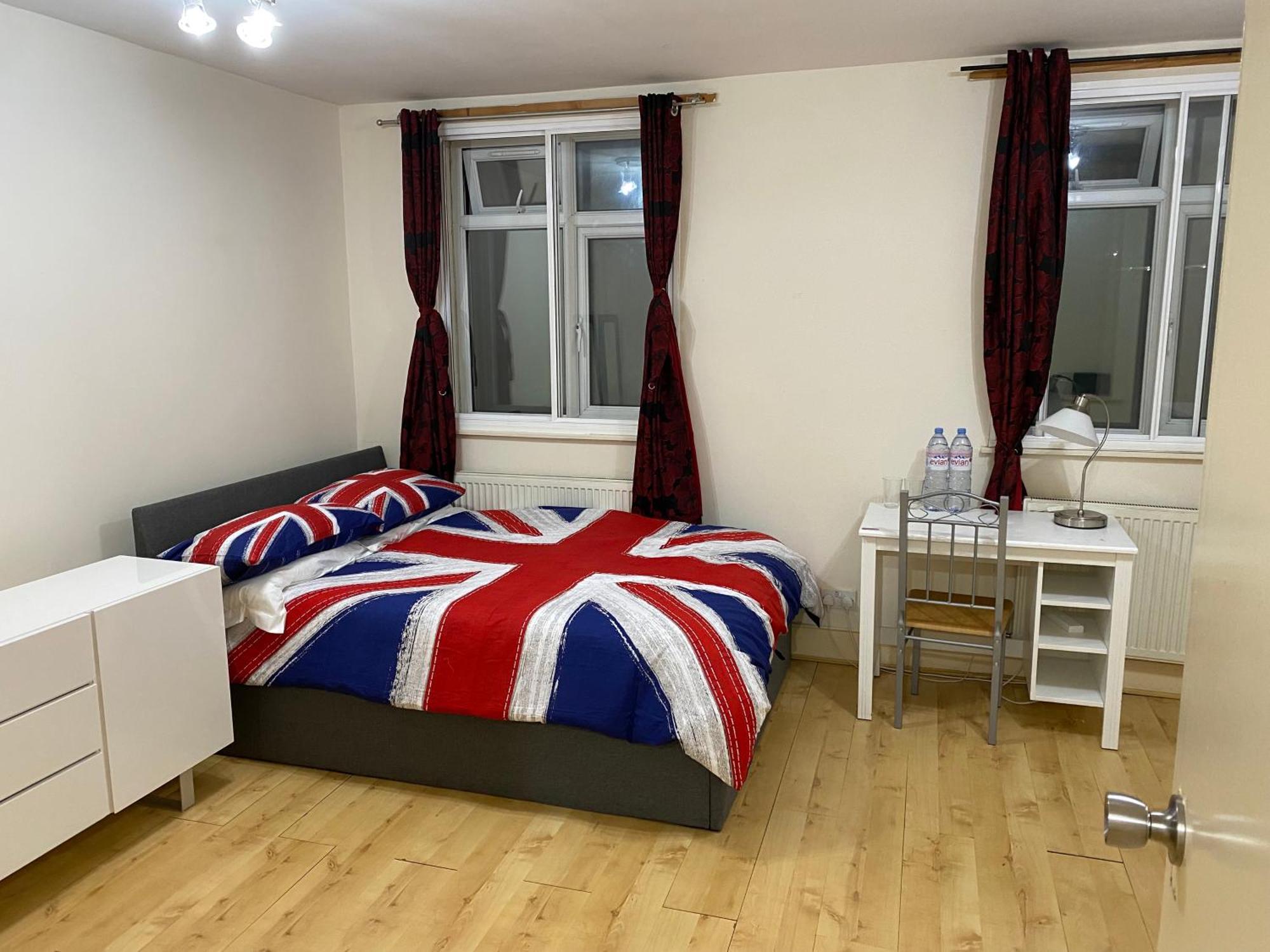 Privet Near Cambridge Heath Station * London